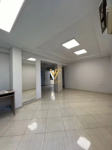 Tirane, jepet me qera zyre Kati 1, 60 m² 750 € (RRUGA IRFAN TOMINI)
