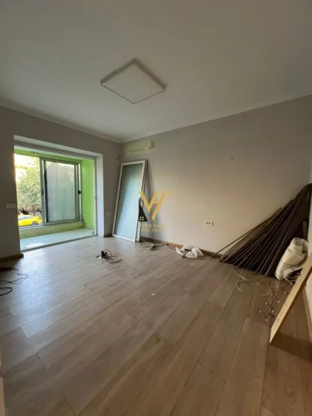 Tirane, jepet me qera zyre Kati 1, 60 m² 750 € (RRUGA IRFAN TOMINI)