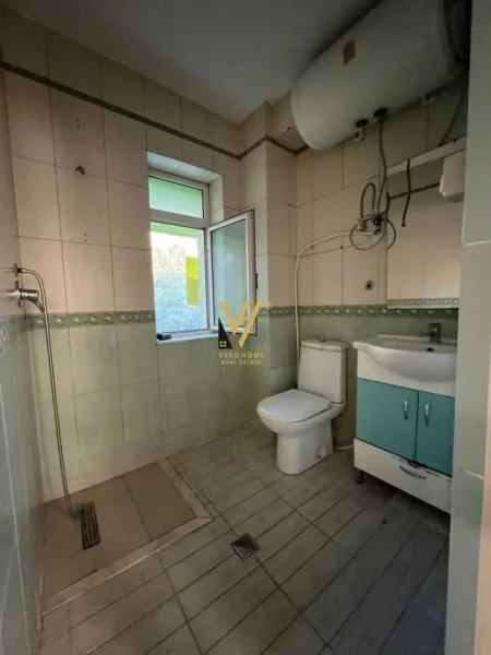 Tirane, jepet me qera zyre Kati 1, 60 m² 750 € (RRUGA IRFAN TOMINI)