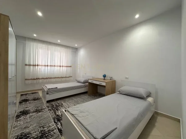 Tirane, jepet me qera apartament 2+1 Kati 6, 120 m² 500 € (lori ligori)