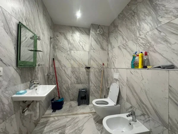 Tirane, jepet me qera apartament 2+1 Kati 6, 120 m² 500 € (lori ligori)