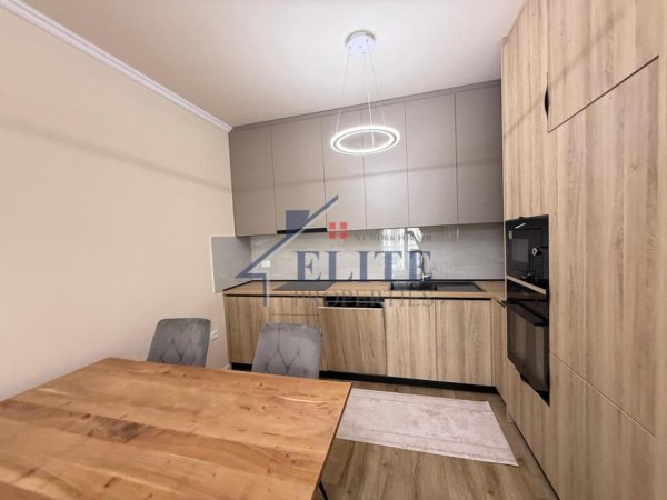 Tirane, jepet me qera apartament 1+1+Ballkon Kati 3, 65 m² 1.000 € 