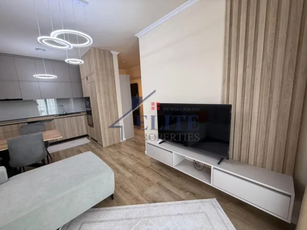 Tirane, jepet me qera apartament 1+1+Ballkon Kati 3, 65 m² 1.000 € 
