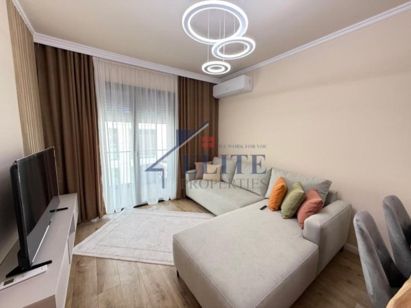 Tirane, jepet me qera apartament 1+1+Ballkon Kati 3, 65 m² 1.000 € 