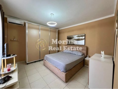 Tirane, jepet me qera shtepi 1+1 Kati 1, 90 m² 600 € (Sheshi Shqiponja)
