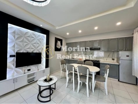 Tirane, jepet me qera shtepi 1+1 Kati 1, 90 m² 600 € (Sheshi Shqiponja)