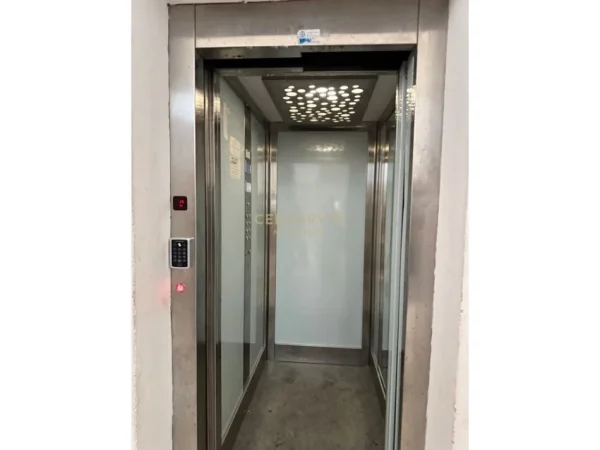 Vlore, shitet apartament 1+1+Ballkon Kati 4, 70 m² 155.000 € (Rruga Cameria)