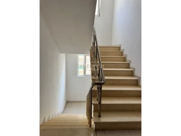 Vlore, shitet apartament 1+1+Ballkon Kati 4, 70 m² 155.000 € (Rruga Cameria)