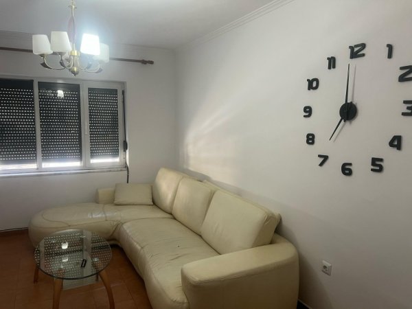 Tirane, shitet apartament 2+1+Ballkon Kati 3, 76 m² 120.000 € (Rruga Xhanfize Keko, Xhamllik)