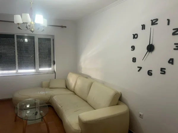 Tirane, shitet apartament 2+1+Ballkon Kati 3, 76 m² 120.000 € (Rruga Xhanfize Keko, Xhamllik)
