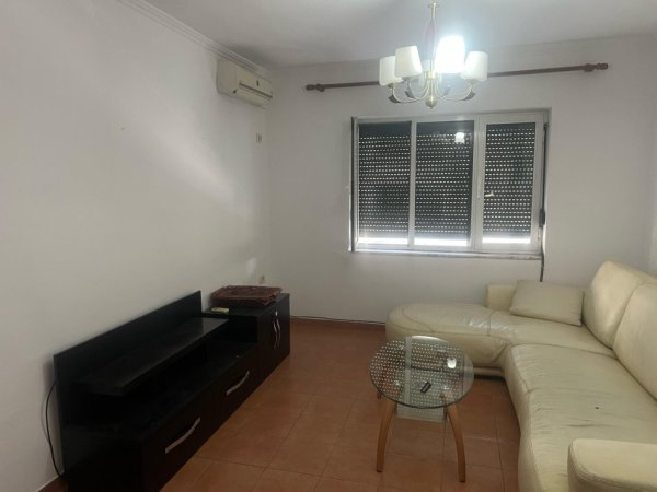 Tirane, shitet apartament 2+1+Ballkon Kati 3, 76 m² 120.000 € (Rruga Xhanfize Keko, Xhamllik)