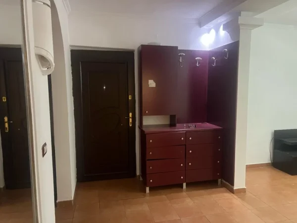 Tirane, shitet apartament 2+1+Ballkon Kati 3, 76 m² 120.000 € (Rruga Xhanfize Keko, Xhamllik)