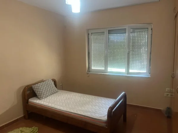 Tirane, shitet apartament 2+1+Ballkon Kati 3, 76 m² 120.000 € (Rruga Xhanfize Keko, Xhamllik)