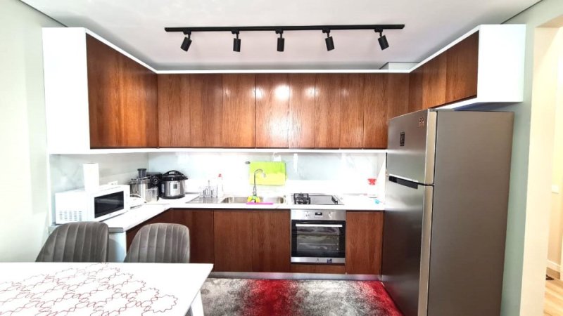JEPET ME QERA SUPER VILE 4+1 E MOBILUAR TEK EKONOMIKU Kati 4, 150 m² 650 €uro