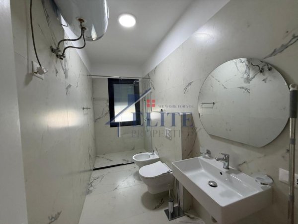 Tirane, jepet me qera apartament 2+1+Ballkon Kati 3, 110 m² 1.500 € 