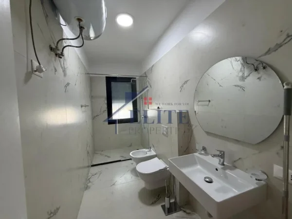 Tirane, jepet me qera apartament 2+1+Ballkon Kati 3, 110 m² 1.500 € 