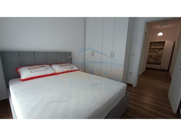 Tirane, jepet me qera apartament 2+1 , 85 m² 500 € (pranë Kompleksit Mangalem.)