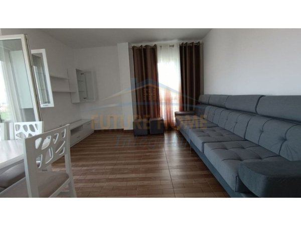 Tirane, jepet me qera apartament 2+1 , 85 m² 500 € (pranë Kompleksit Mangalem.)