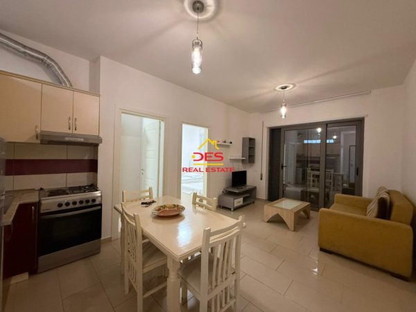 Vlore, jepet me qera apartament 2+1+Ballkon Kati 2, 90 m² 400 € (Rruga Aleksandër Moisiu)