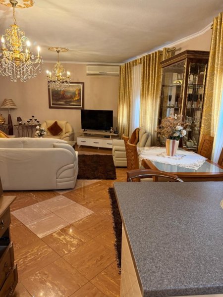 Tirane, jepet me qera apartament 2+1+Ballkon , 145 m² 750 € 