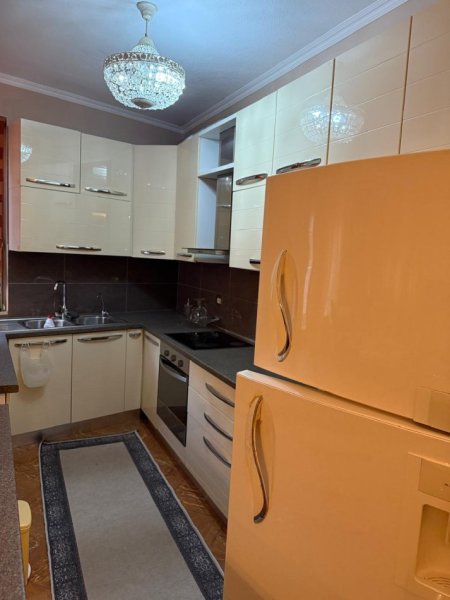 Tirane, jepet me qera apartament 2+1+Ballkon , 145 m² 750 € 