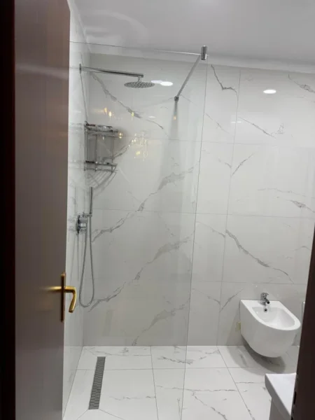 Tirane, jepet me qera apartament 2+1+Ballkon , 145 m² 750 € 