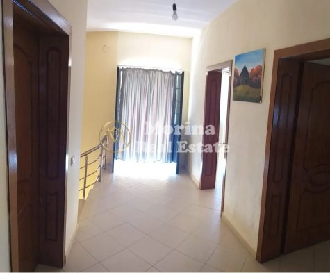 Tirane, jepet me qera shtepi 3 Katshe , 270 m² 2.000 € (Don Bosko)