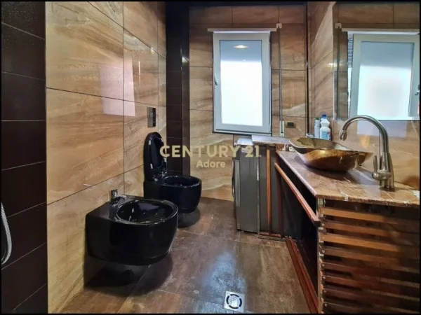 Tirane, shitet apartament duplex 2+1+Ballkon Kati 3, 110 m² 185.000 € 