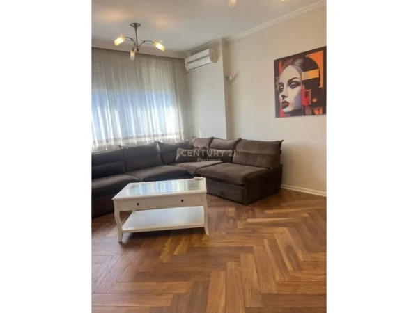 Tirane, shes apartament 1+1 Kati 4, 59 m² 110.000 € (Oxhaku)