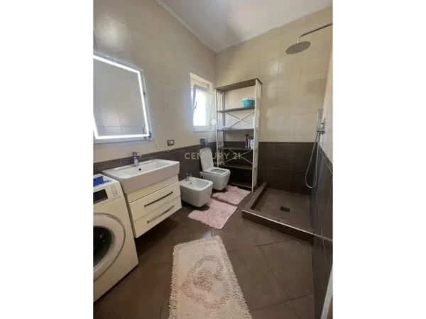 Tirane, shes apartament 1+1 Kati 4, 59 m² 110.000 € (Oxhaku)