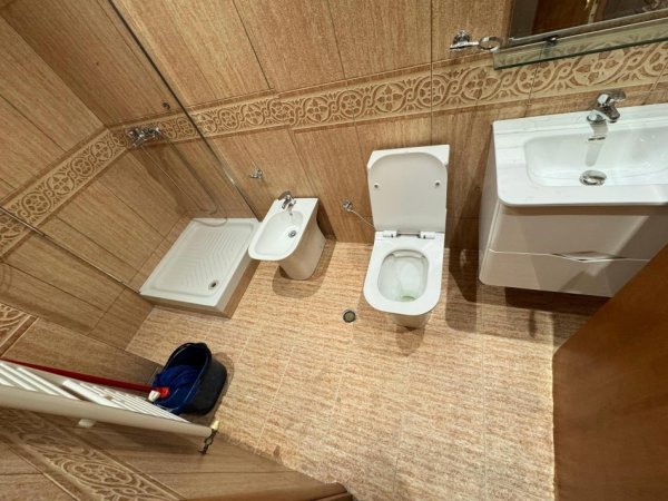Tirane, jepet me qera apartament 2+1 Kati 8, 100 m² 800 € 
