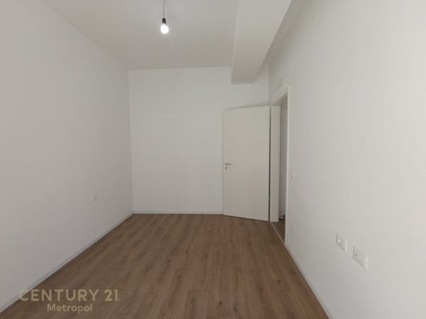 Tirane, shes apartament 1+1 Kati 5, 60 m² 103.000 € (Kaimi)