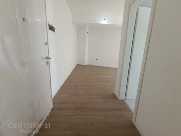 Tirane, shes apartament 1+1 Kati 5, 60 m² 103.000 € (Kaimi)
