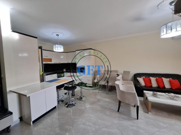 Durres, jepet me qera apartament 2+1+Ballkon Kati 6, 100 m² 400 € (ish URT)