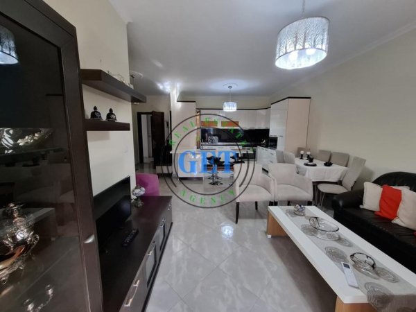 Durres, jepet me qera apartament 2+1+Ballkon Kati 6, 100 m² 400 € (ish URT)