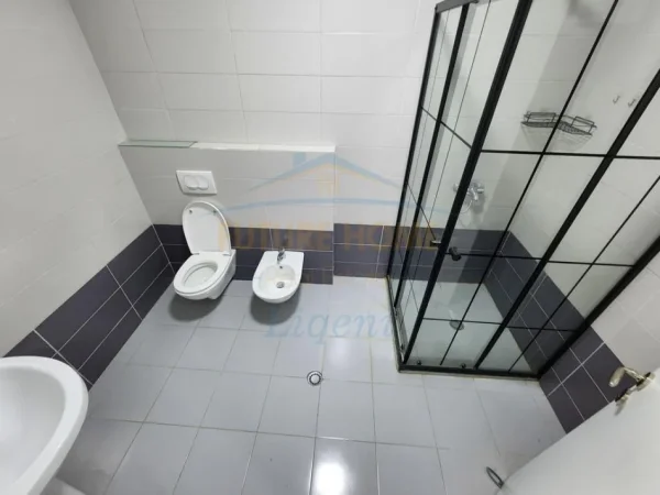 0683487469 Tirane, jepet me qera apartament 3+1 Kati 0, 135 m² 1.000 € (KODRA E DIELLIT 2)