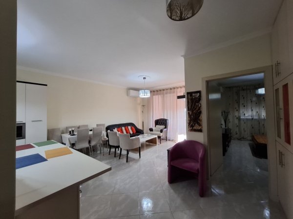 Durres, jepet me qera apartament 2+1 Kati 6, 100 m² 400 € 