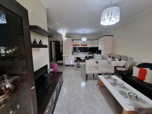 Durres, jepet me qera apartament 2+1 Kati 6, 100 m² 400 € 