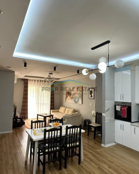 Tirane, jepet me qera apartament 2+1+Ballkon Kati 4, 103 m² 420 € (Fresku)