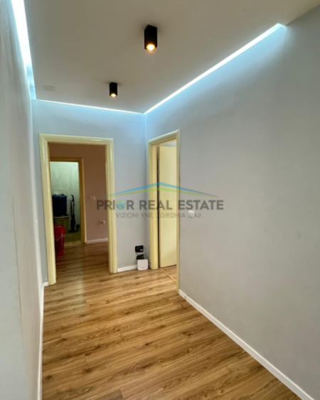 Tirane, jepet me qera apartament 2+1+Ballkon Kati 4, 103 m² 420 € (Fresku)