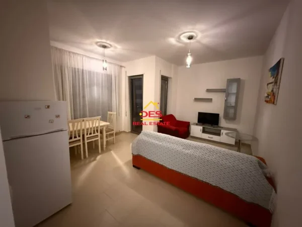 Vlore, jepet me qera apartament 1+1+Ballkon Kati 2, 65 m² 350 € (Rryga aleksandër Moisiu)
