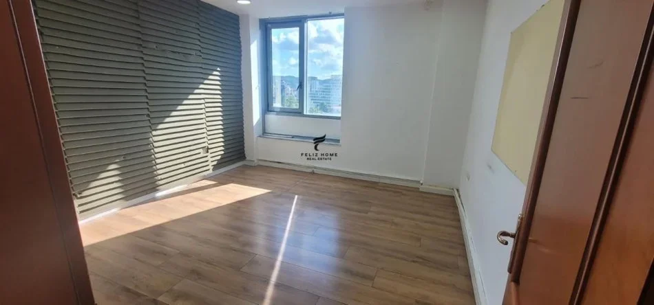 Tirane, jepet me qera apartament 2+1 Kati 8, 108 m² 1.100 € (QENDER)