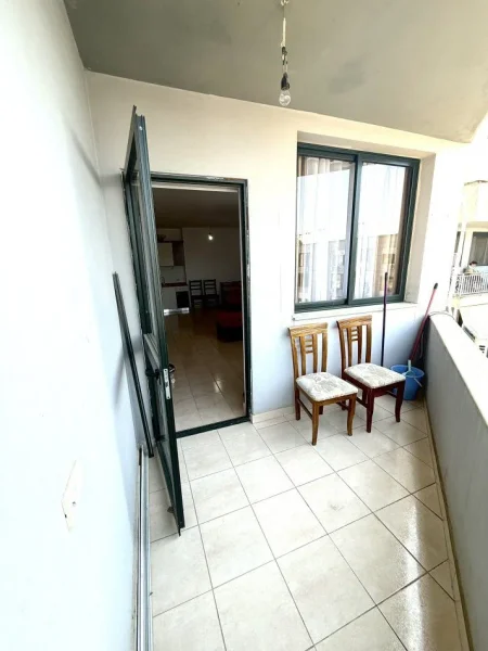 Tirane, jepet me qera apartament 1+1+Ballkon Kati 9, 72 m² 400 € (YZBERISHT)