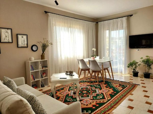 Shqiperi, jepet me qera apartament 2+1 Kati 3, 90 m² 500 € (STACIONI I TRENIT)