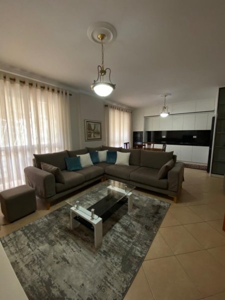 Tirane, jap me qera apartament 1+1 Kati 5, 80 m² 800 € (Rr Dervish Hima)