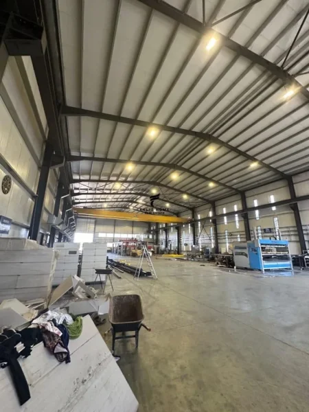 Tirane, jepet me qera magazine Kati 0, 5.000 m² 8.000 € (RINAS)