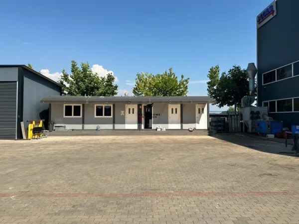 Tirane, jepet me qera magazine Kati 0, 5.000 m² 8.000 € (RINAS)