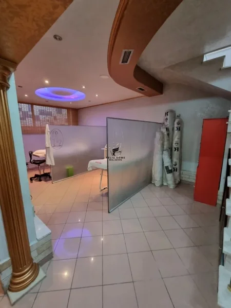 Tirane, jepet me qera Kati 0, 130 m² 1.300 € (MINE PEZA)