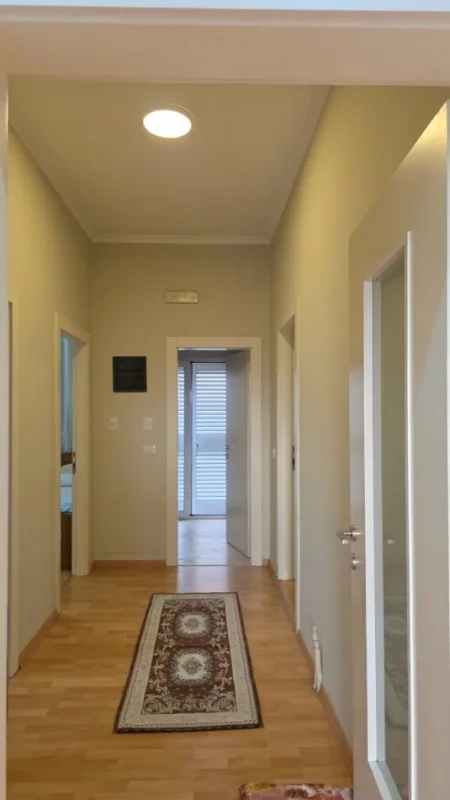 Tirane, jepet me qera apartament 2+1+Aneks+Ballkon Kati 3, 90 m² 600 € (VILAT AMERIKANE)