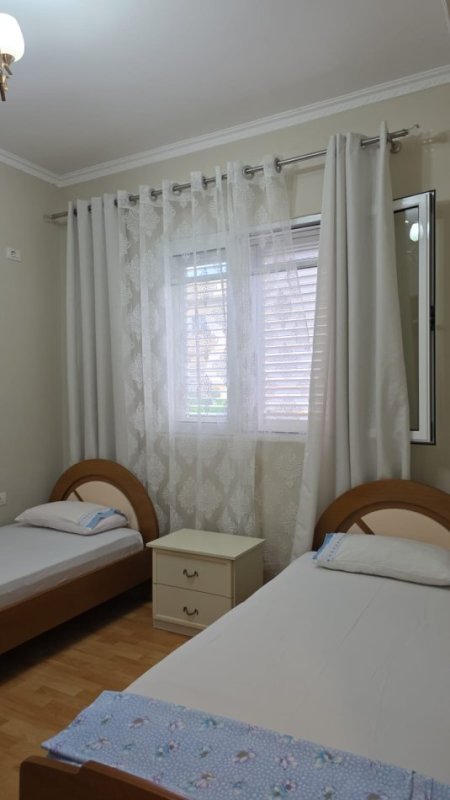 Tirane, jepet me qera apartament 2+1+Aneks+Ballkon Kati 3, 90 m² 600 € (VILAT AMERIKANE)